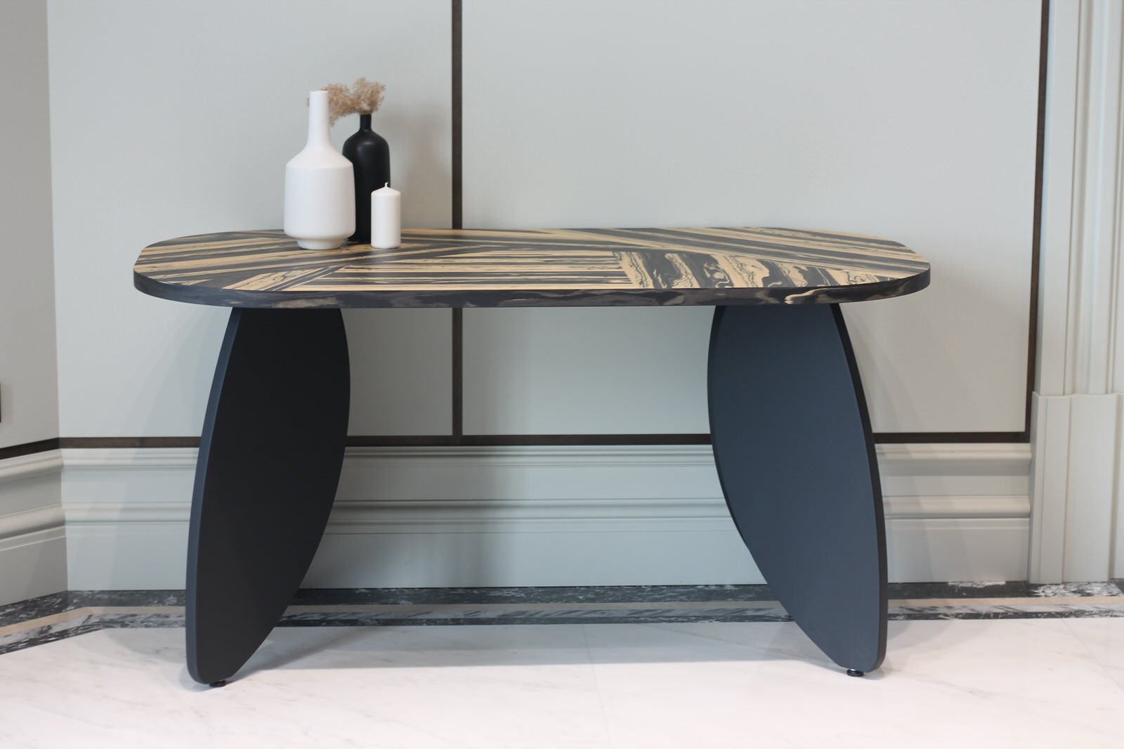 Стол обеденный