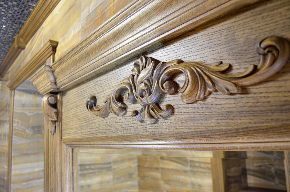 Ванная комната. Потолок, зеркало и тумба под раковину