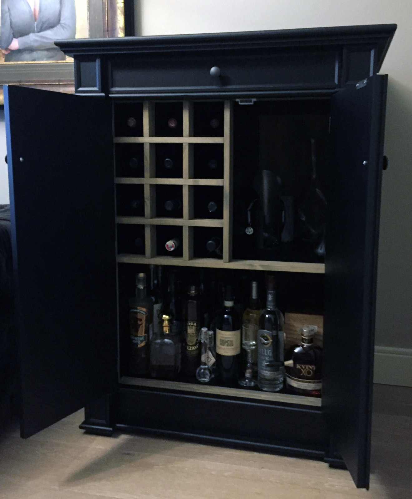 Шкафчик кабинетный со смыслом.