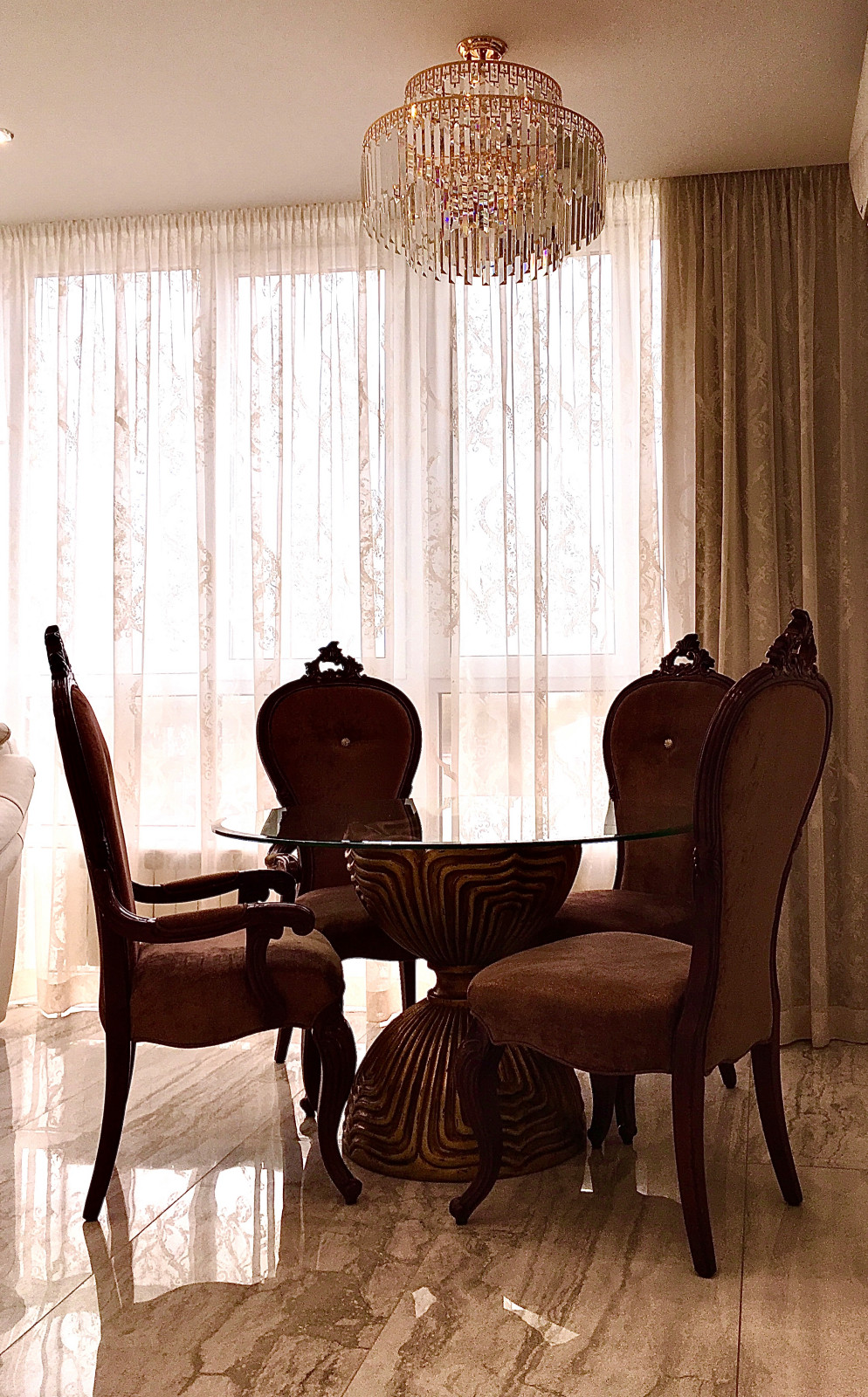 Трехкомнатная квартира в природных тонах, со сложной перепланировкой.