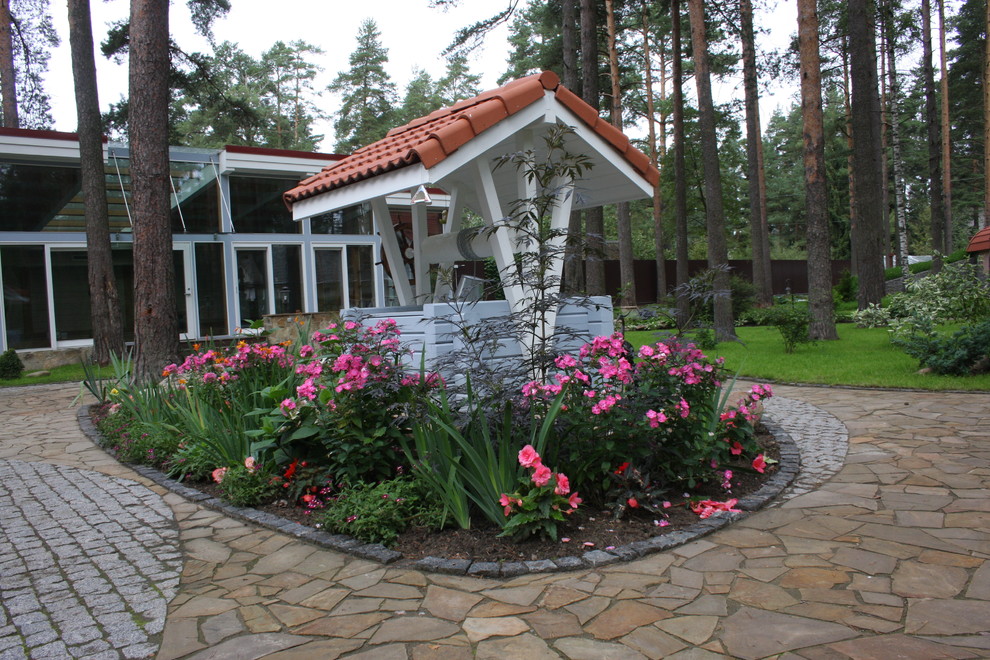 Реализация ландшафтного проекта в сосновом лесу