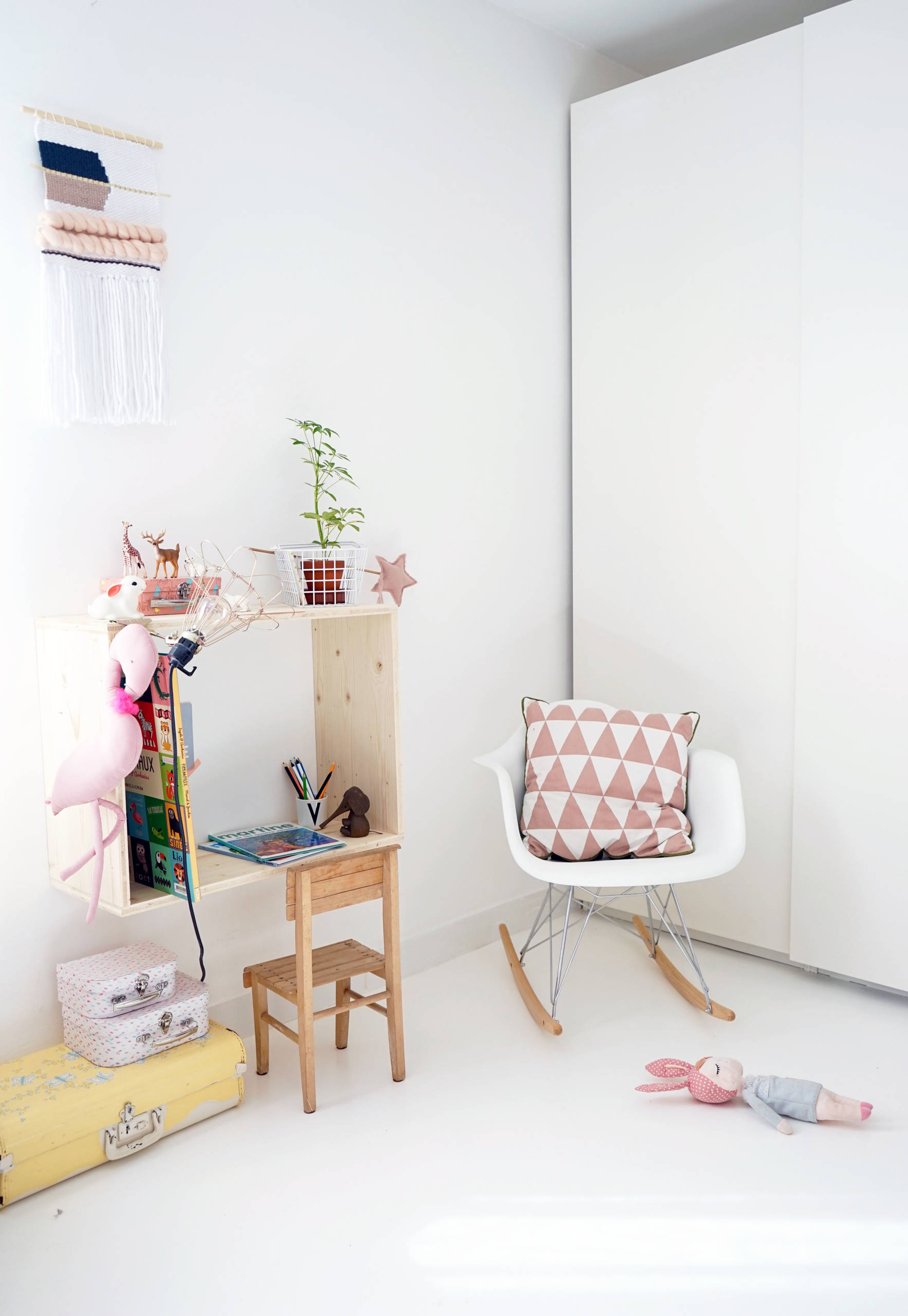 Своими рукам: Как покрасить кафельную плитку на полу в белый цвет