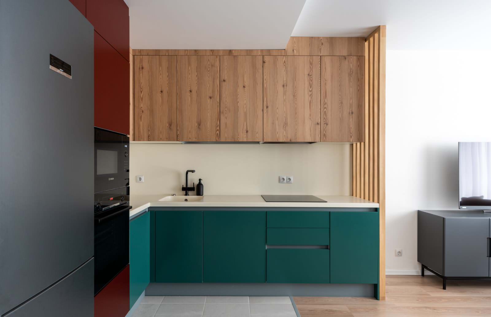 Трехцветный кухонный гарнитур от дизайнера