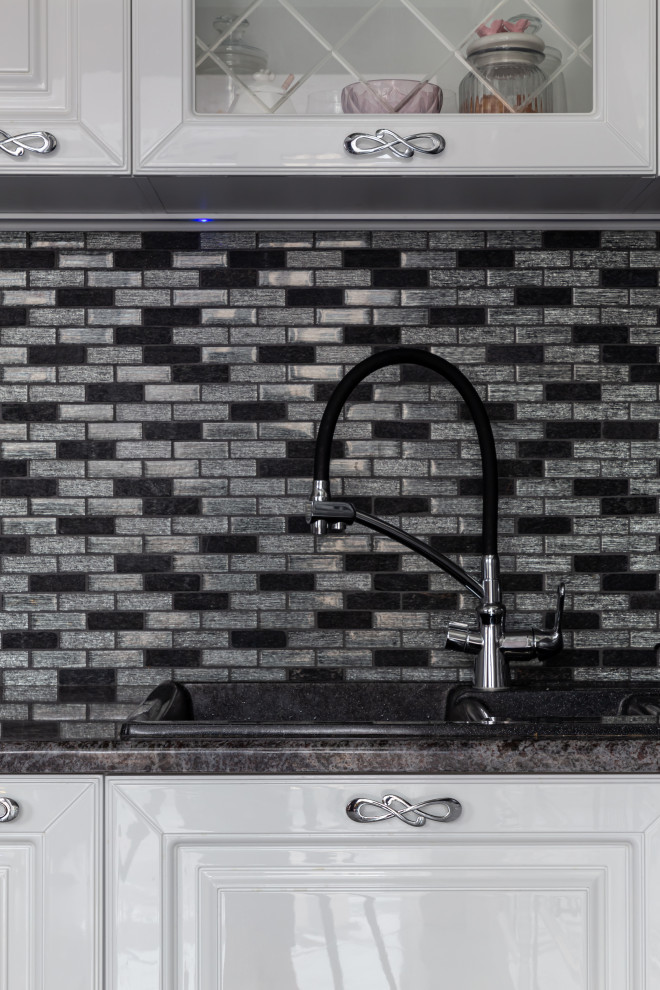 Белоснежная кухня в классике