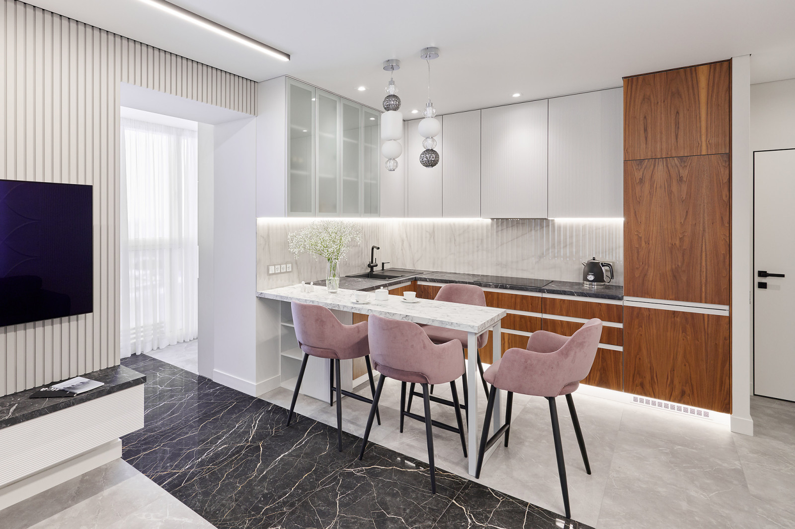 Проект двухкомнатной квартиры LIFE LOVE SHINE