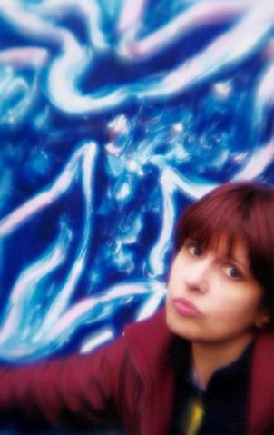 На фоне картин Лики Волчек