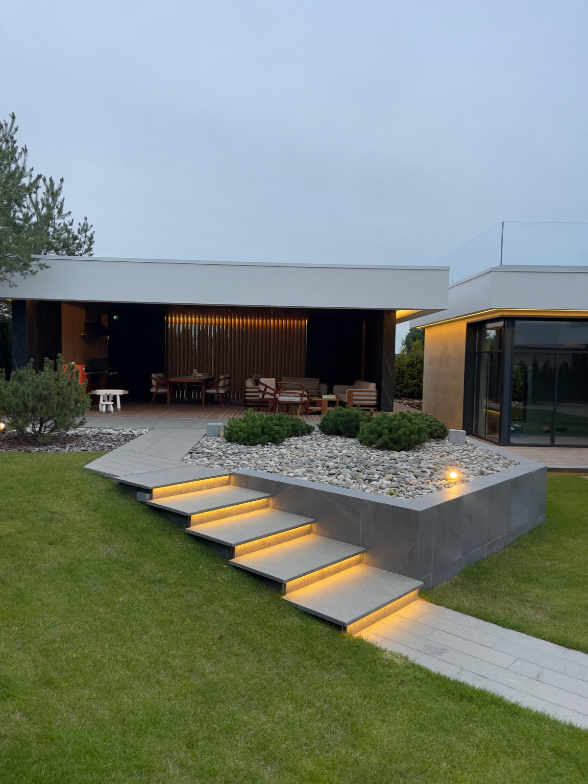 Обложка проекта: Сад у современного дома