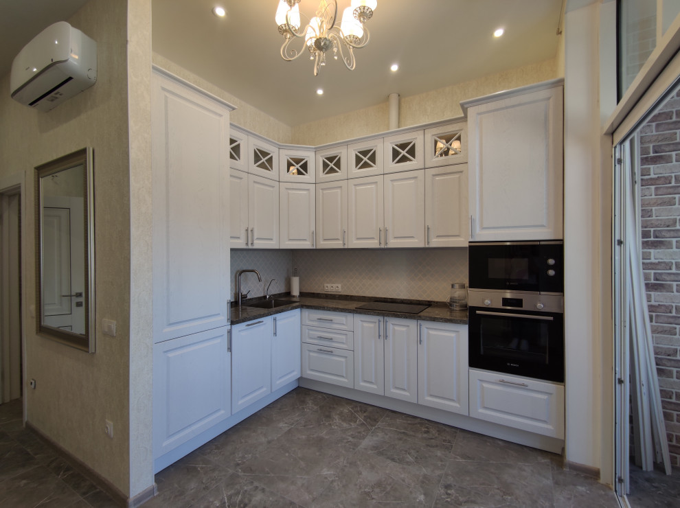 Кухня с балконом-террасой