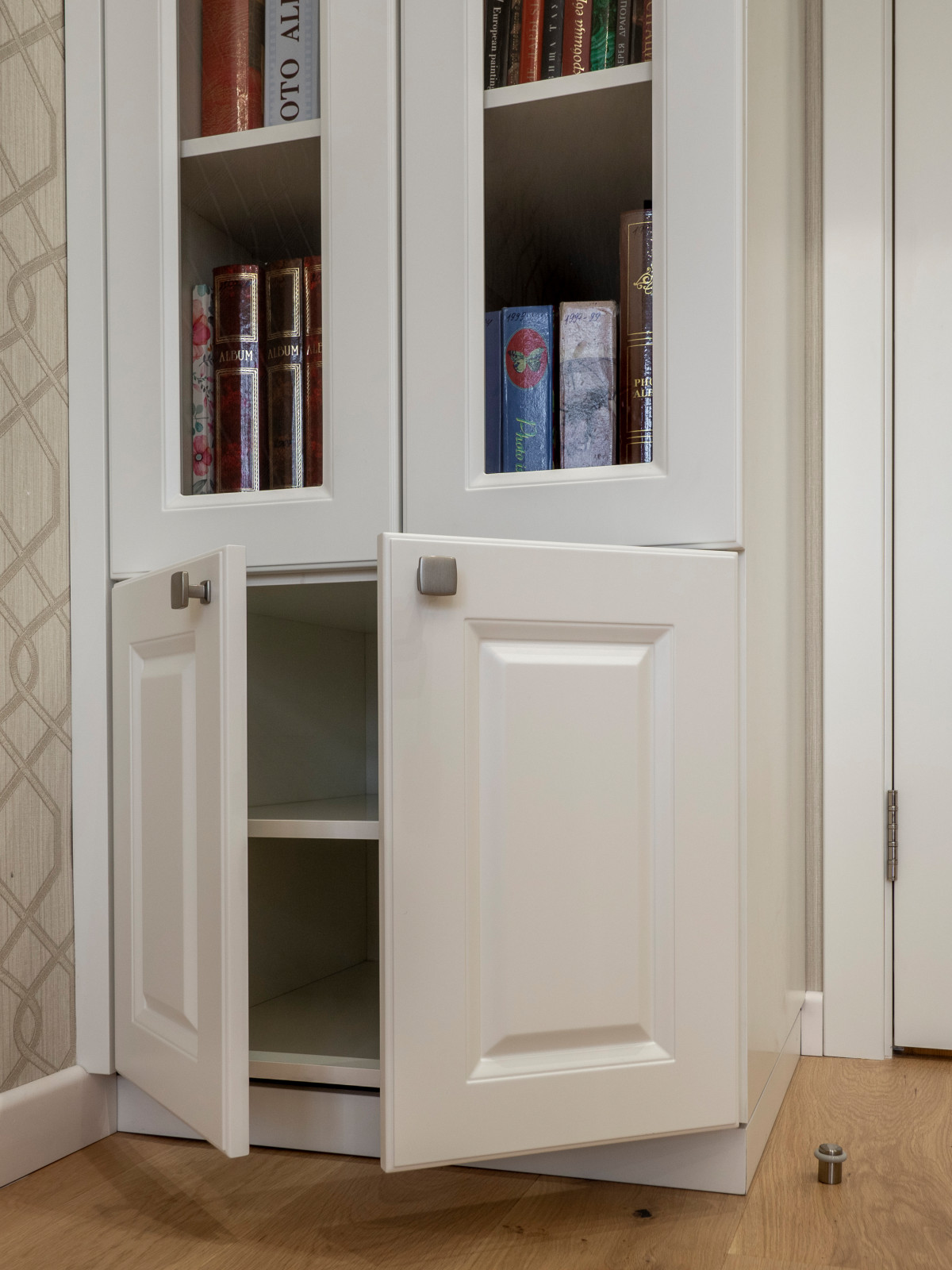 Меблировка спальни и кабинета в светло-мятном цвете