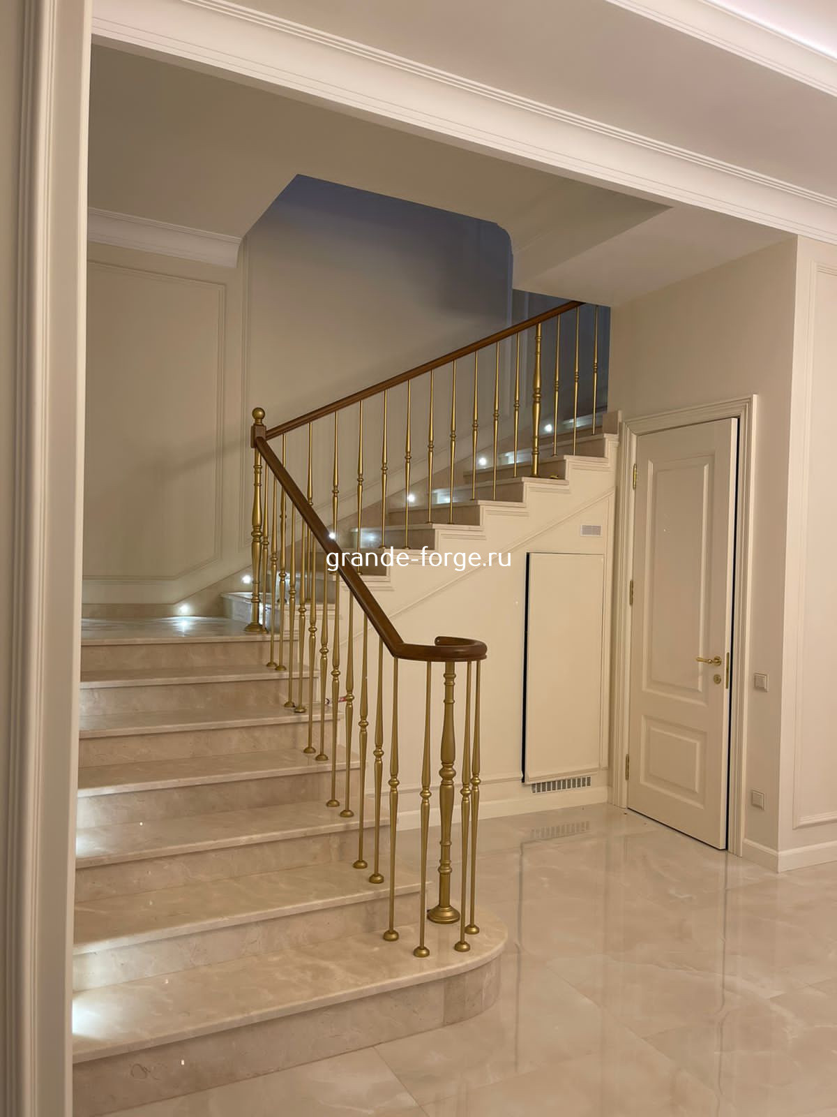 Лестница, стальное ограждение, фабрика Grande forge(Франция), коллекция "Рондо"