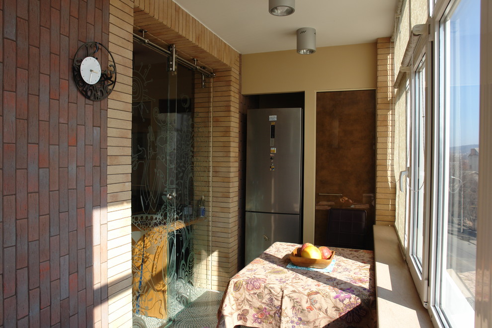 Перепланировка: из однушку в двушку с кладовкой и рабочим местом в спальне.