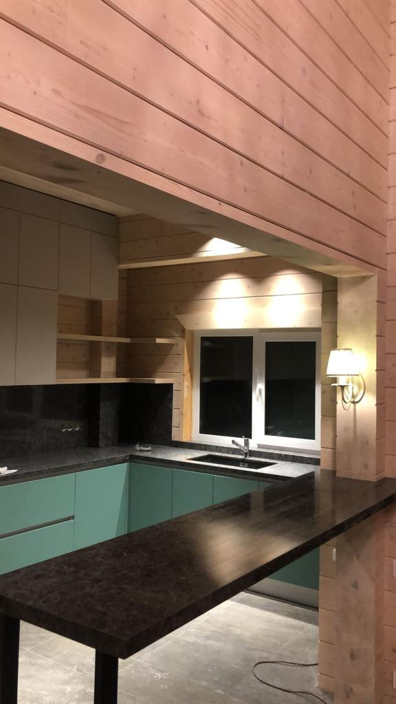 Обложка проекта: Кухня с фасадами из пластика Fenix в частный дом