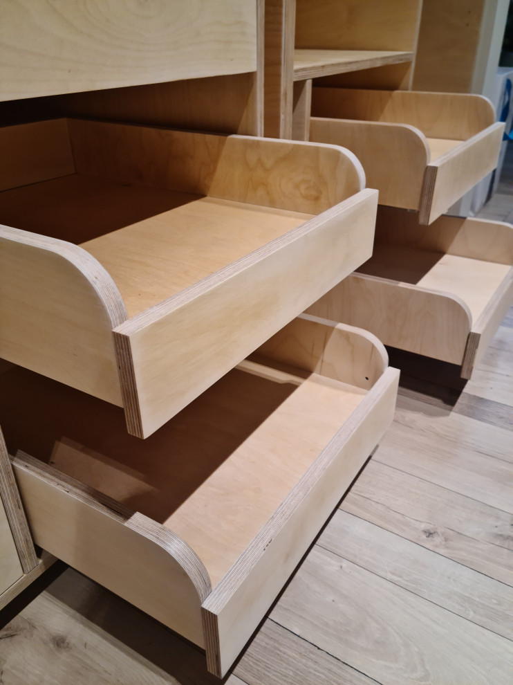 Шкаф с корпусом из фанеры