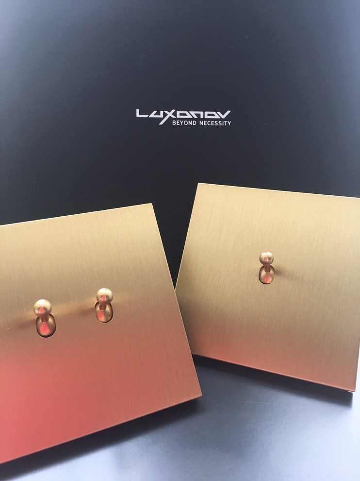 Luxonov Латунь