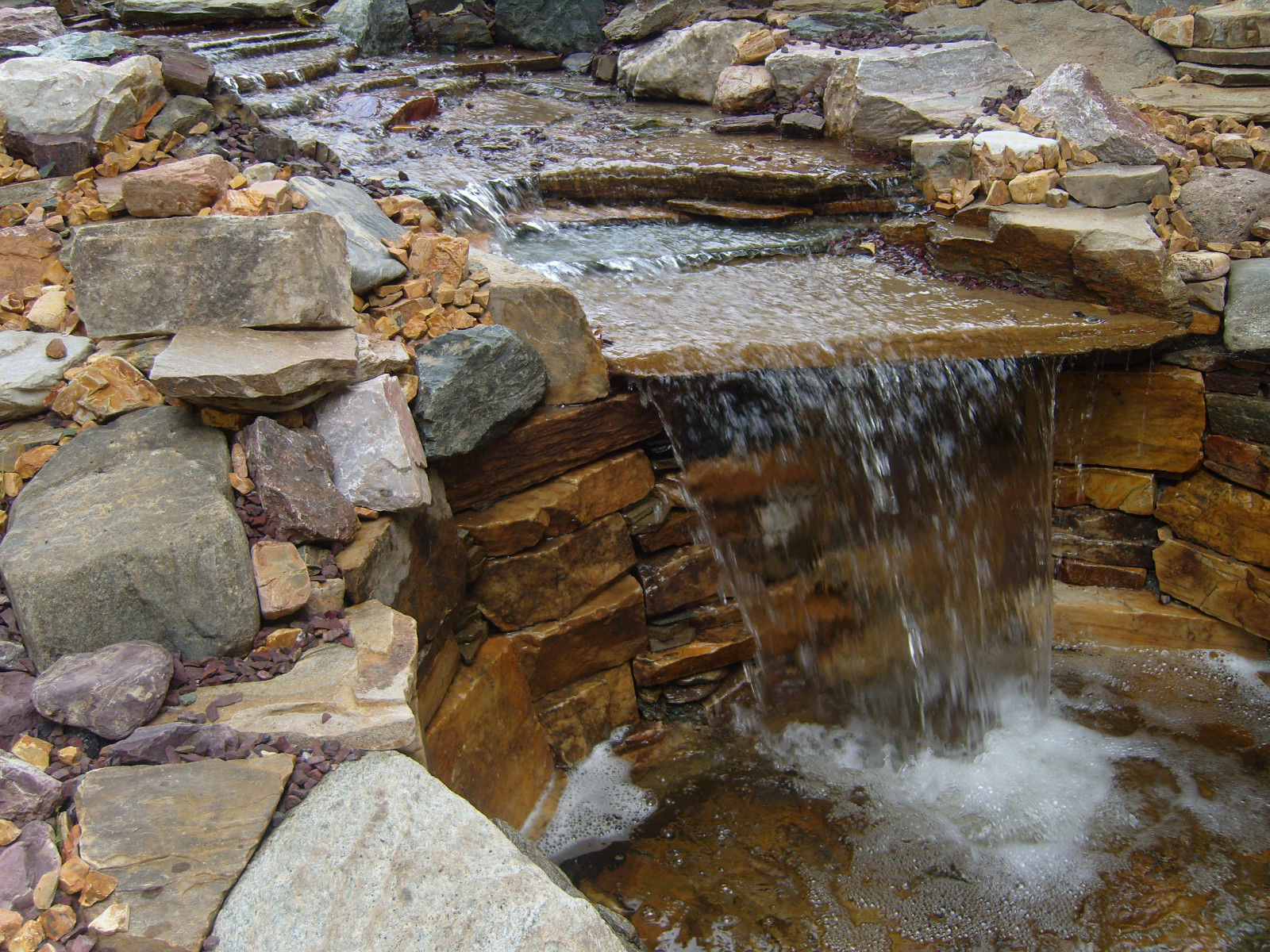 Водопад с колоннами