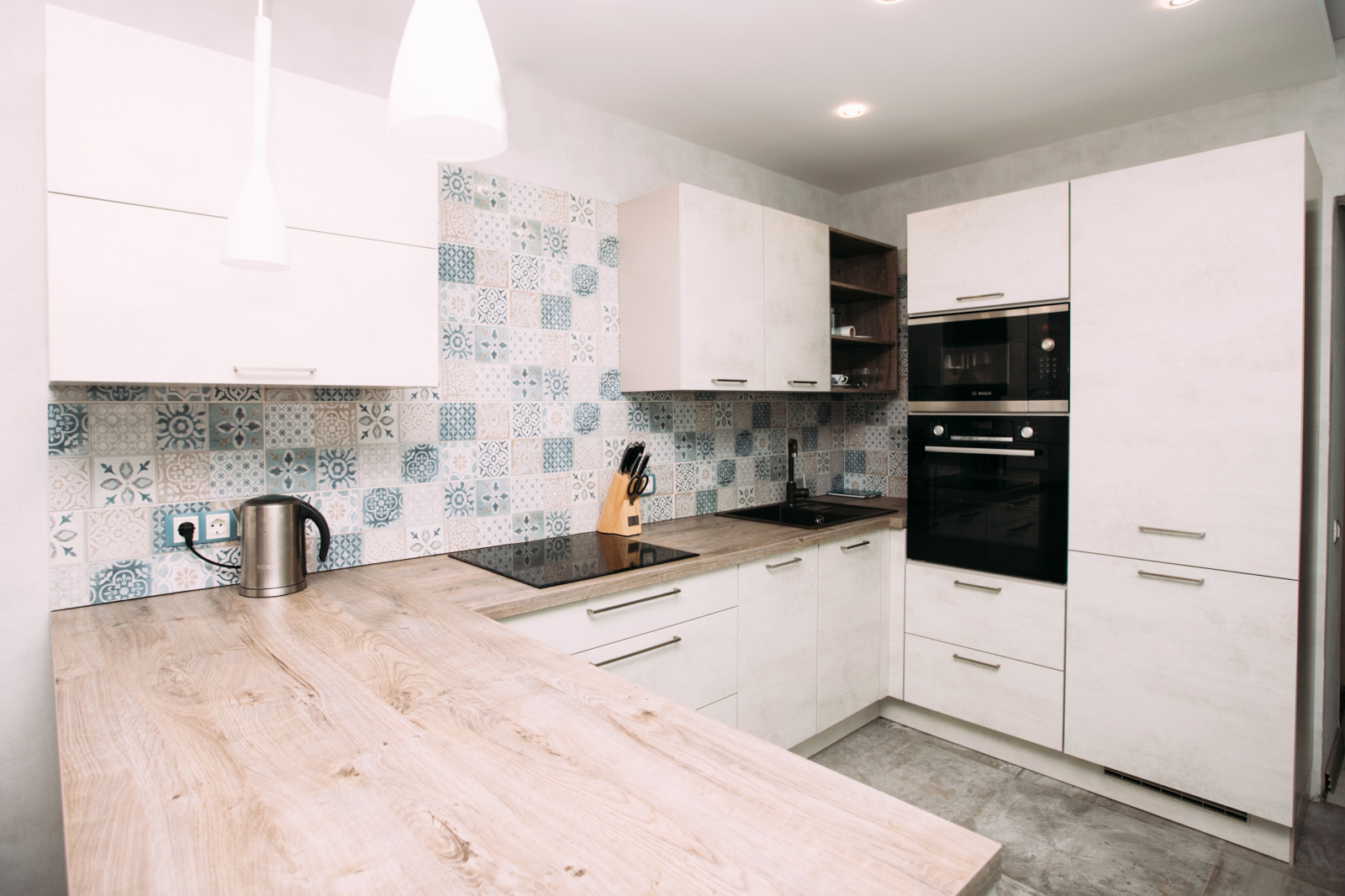 Обложка проекта: Белый бетон - Дуб Хафельланд