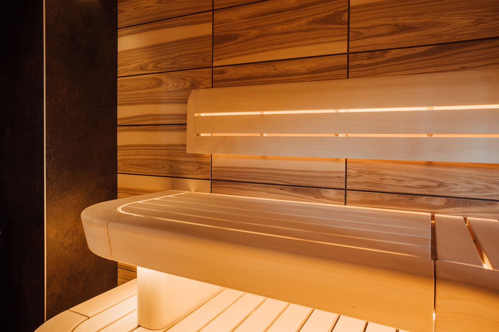 Освещение сауны под полком.