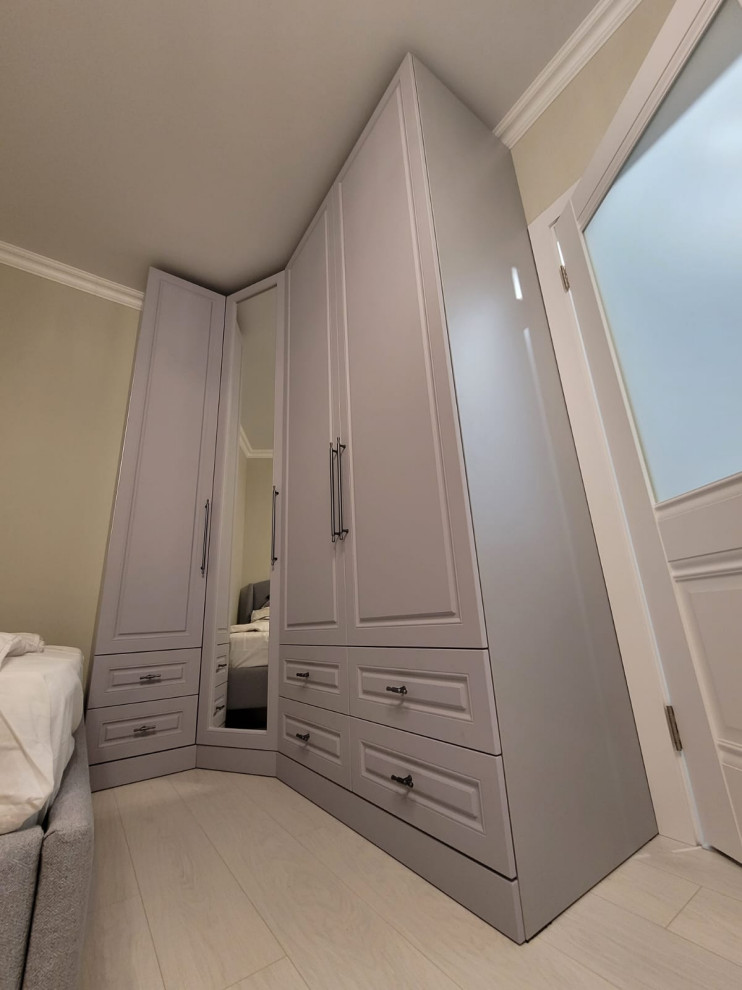 Распашные шкафы