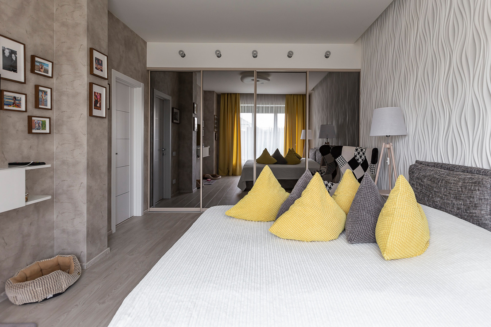 Дом с серебристыми стенами / House with silver walls