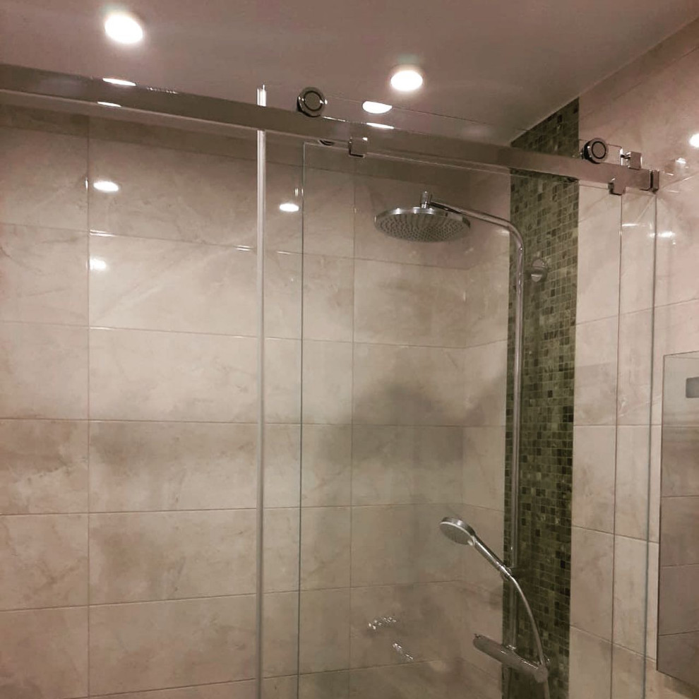 Раздвижная душевая перегородка из стекла Claro от MWE Германия