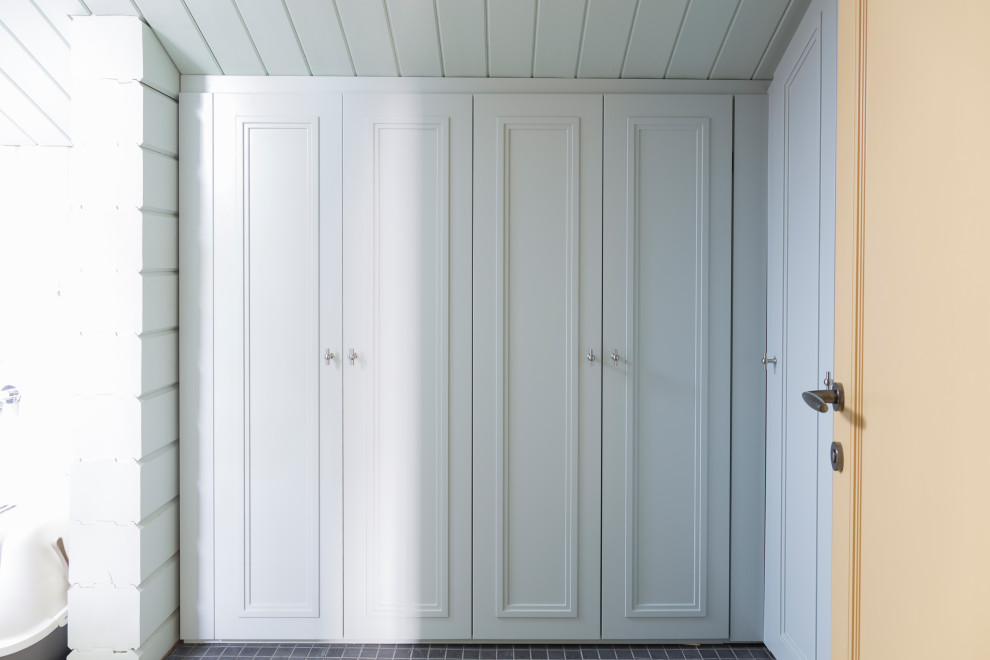 Встроенный шкаф из МДФ