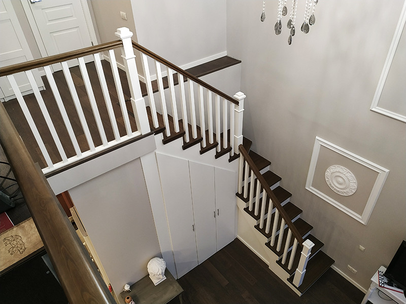 Лестница в двухуровневую квартиру