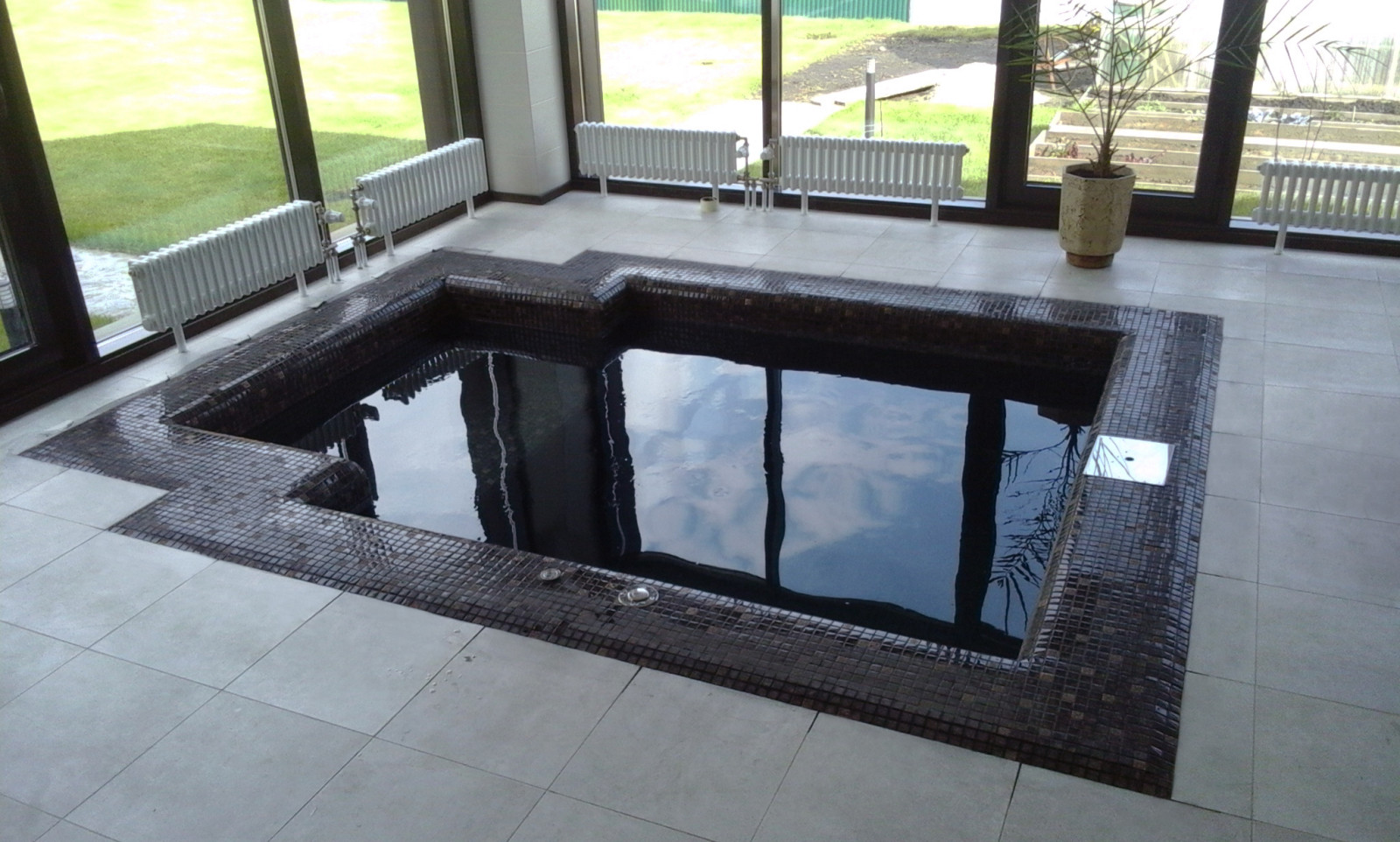 Обложка проекта: Проектирование и строительство бассейнов