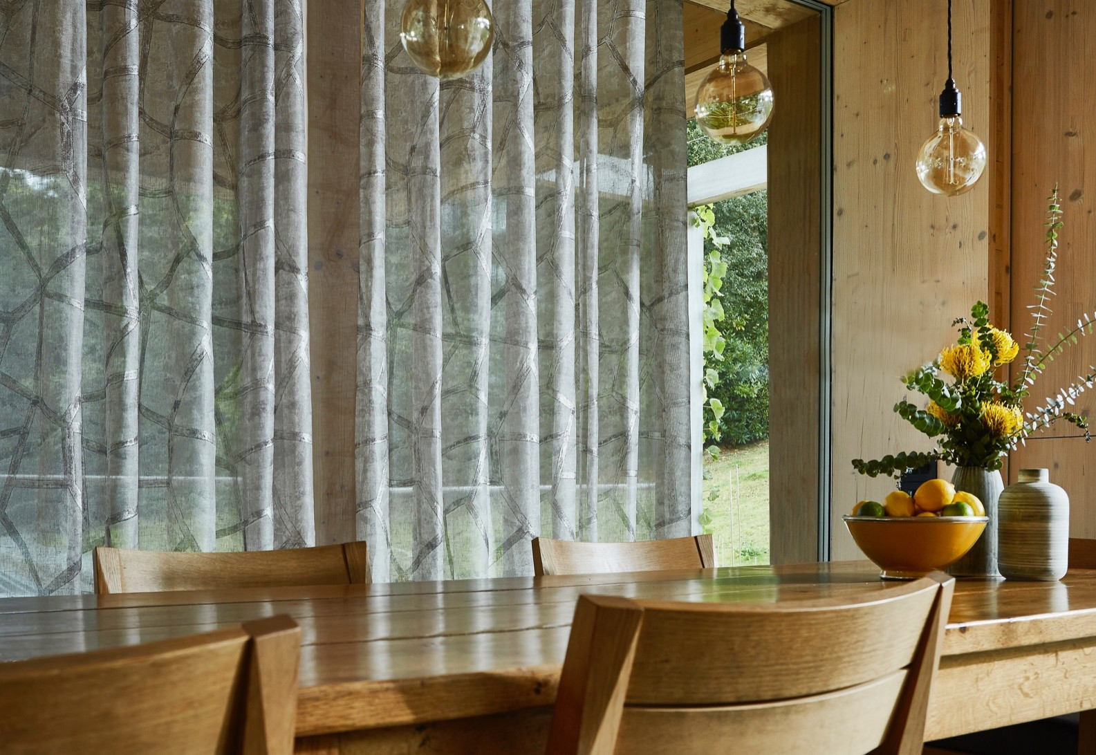 Металлические оттенки и натуральные фактуры