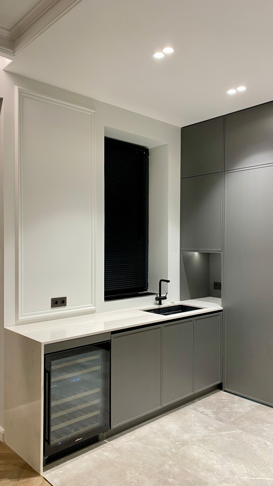 Кухня с кладовой в загородном доме