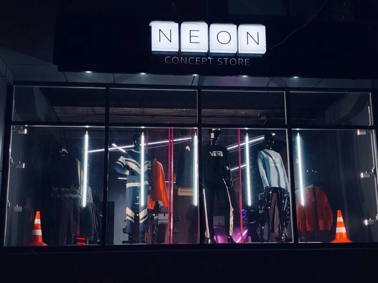 Дизайн-проект + реализация концепт-магазина Neon г. Липецк