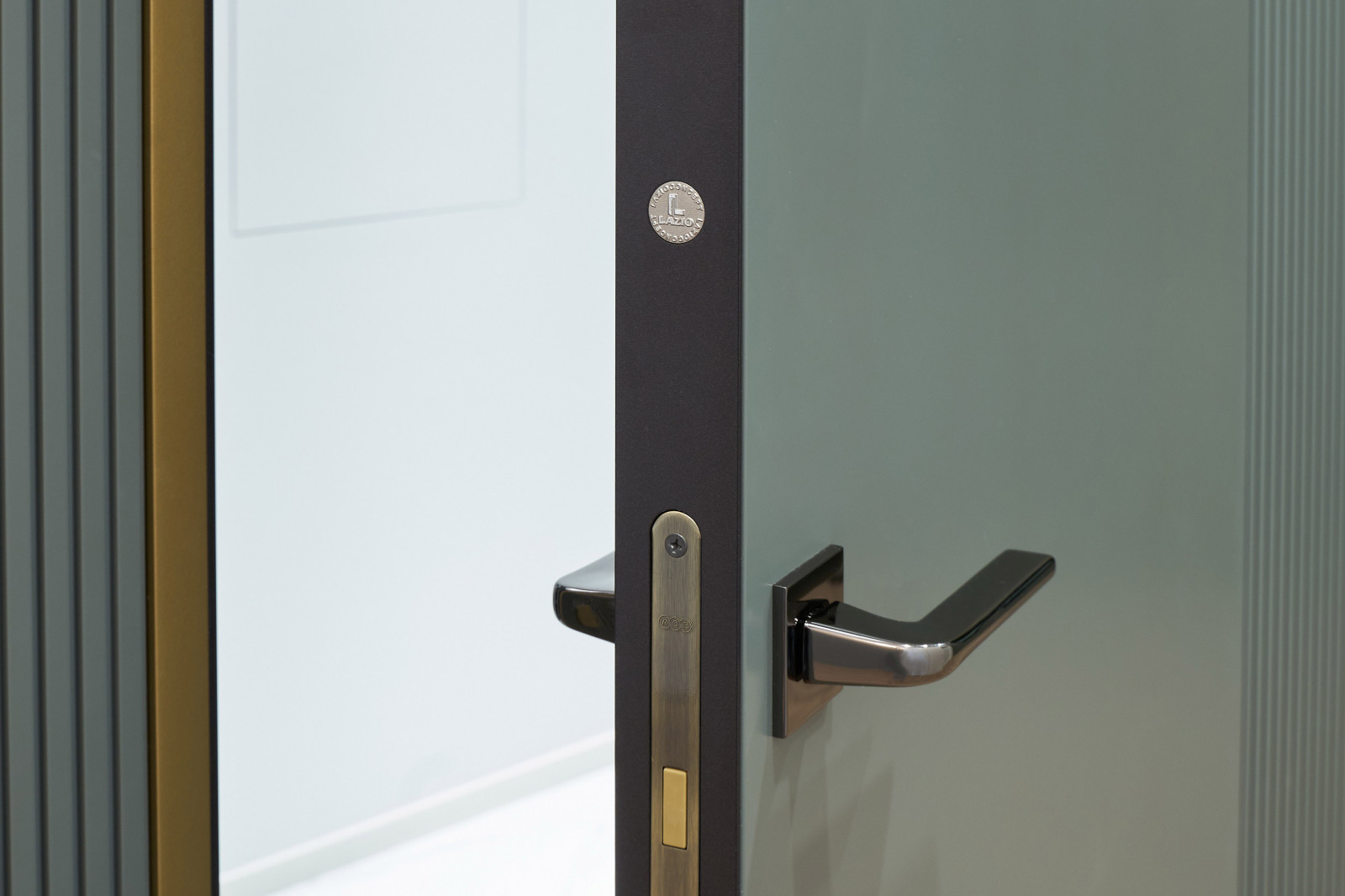 Скрытые двери