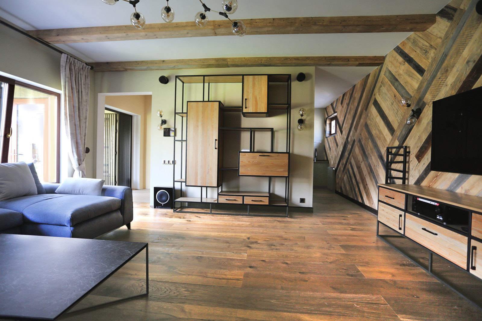 Малый дом с бассейном