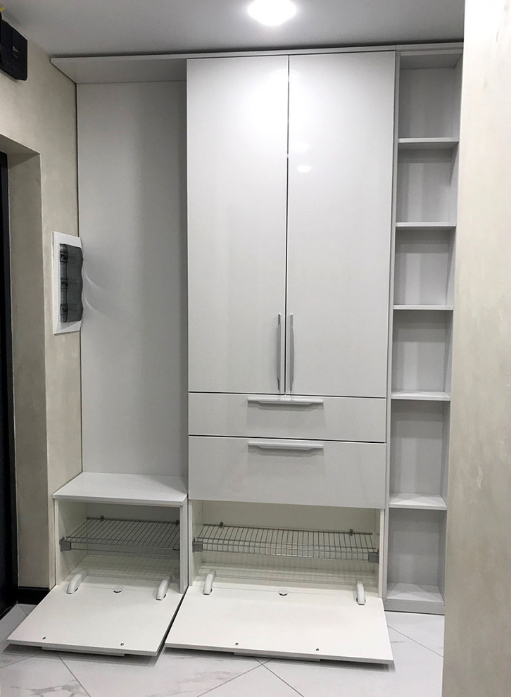 Глянцевый шкаф для прихожей