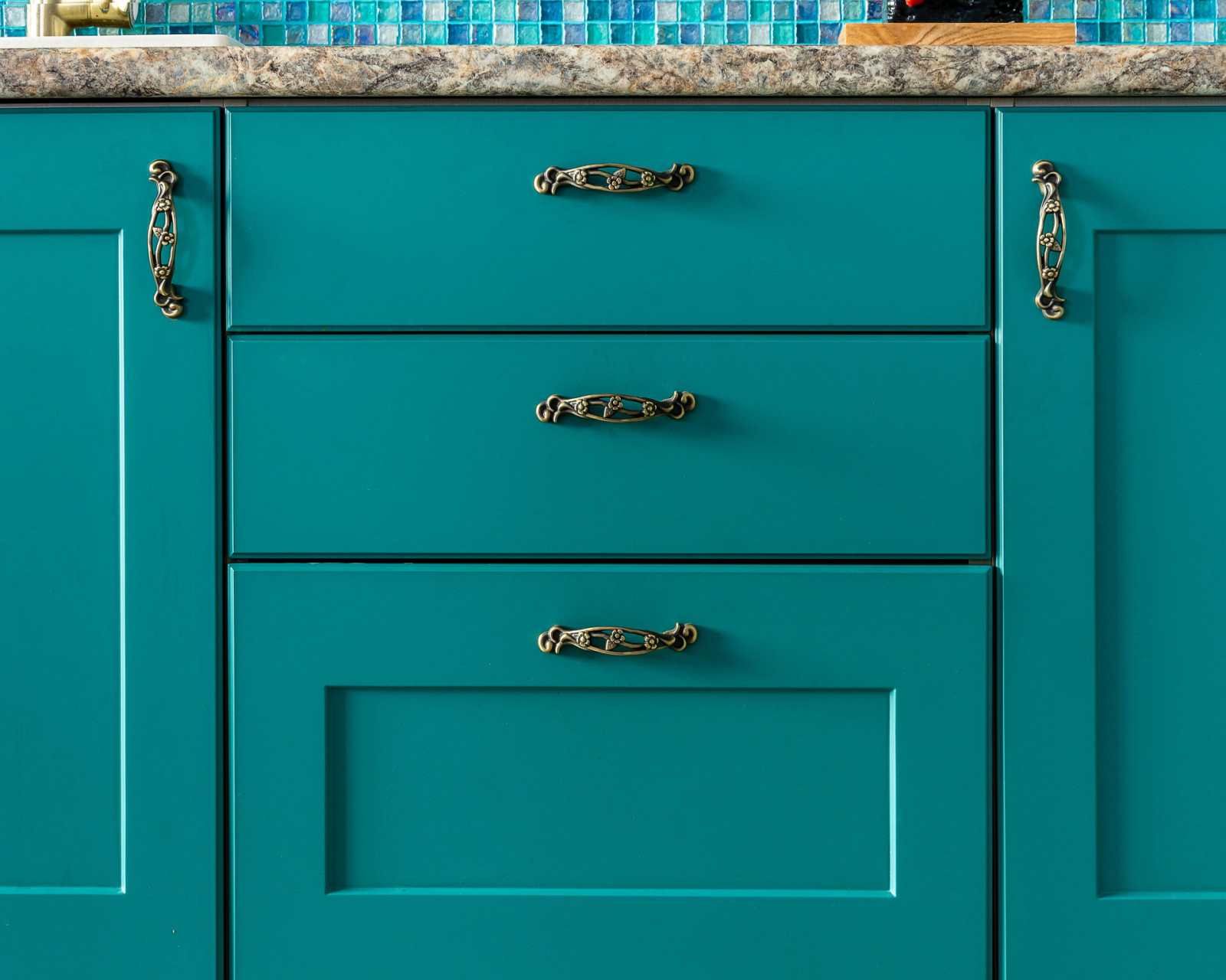 Контрастная кухня в Пензе