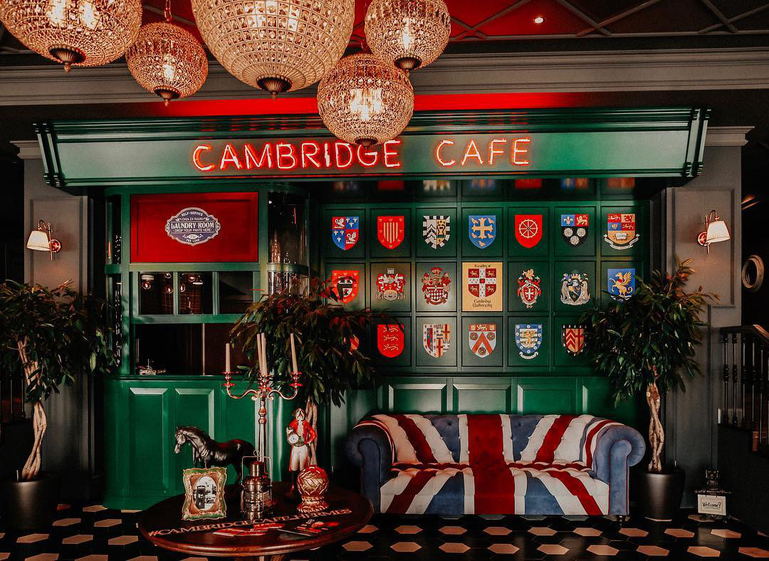 Обложка проекта: наша мебель в ресторанах