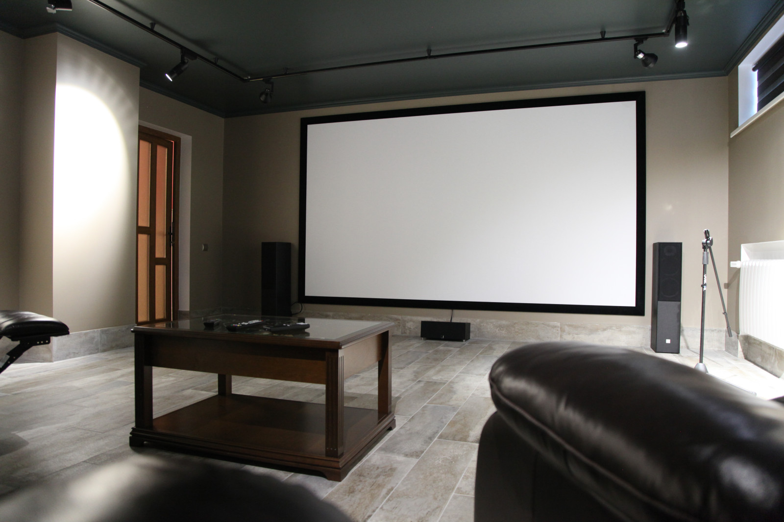 КП Соловьи ( кинозал с караоке)