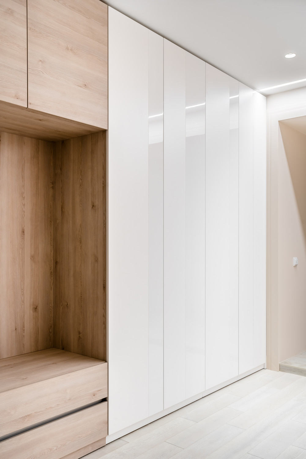 Серый и дерево под цвет пола