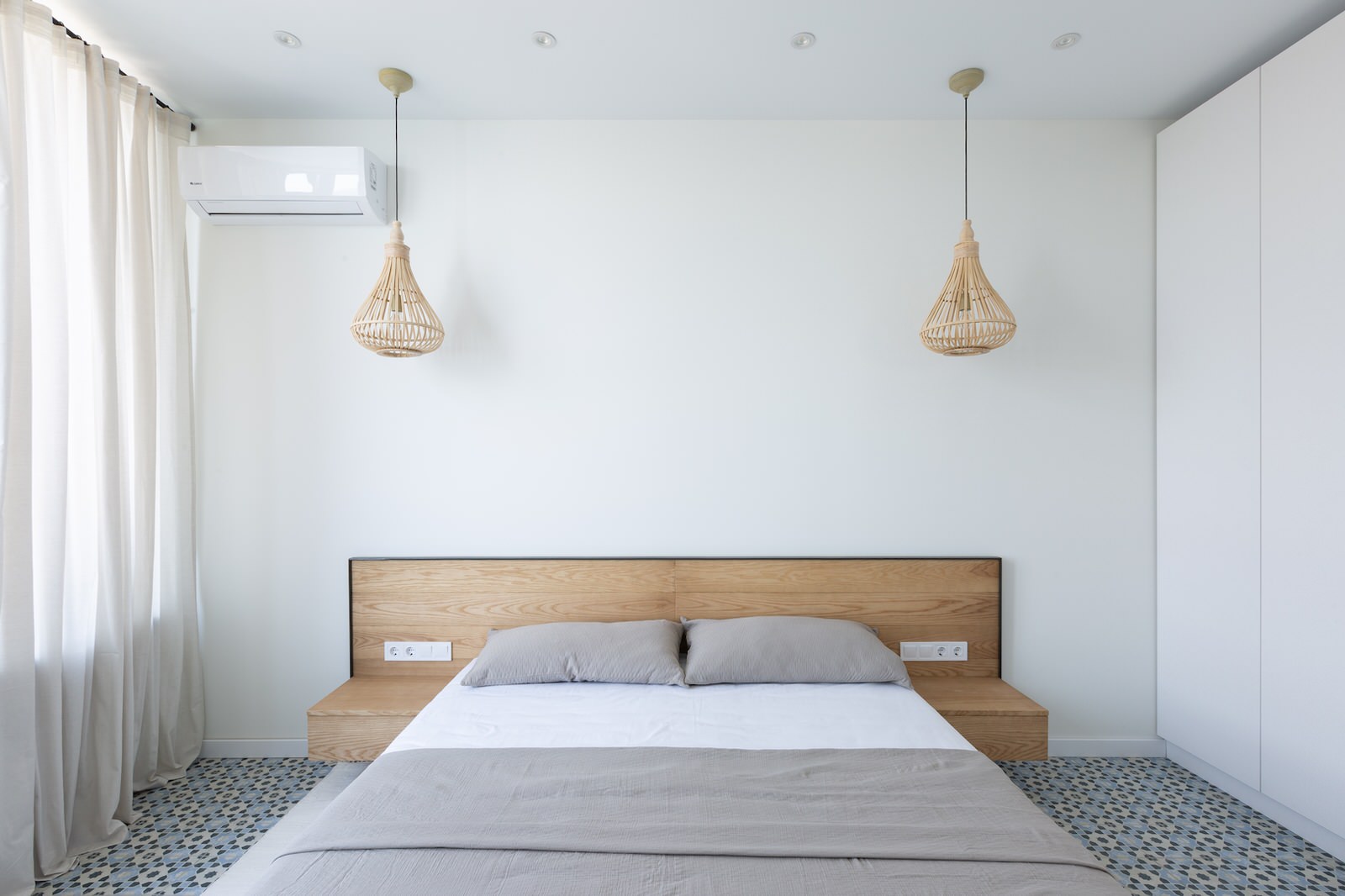 ПОРТУГАЛЬСКИЙ МИНИМАЛИЗМ НА БЕРЕГУ ЧЕРНОГО МОРЯ: КВАРТИРА 74.4 М2