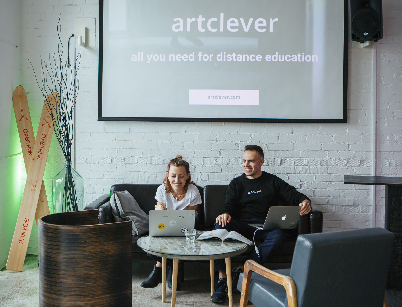 Портрет: Платформа Artclever, где учат визуальным искусствам