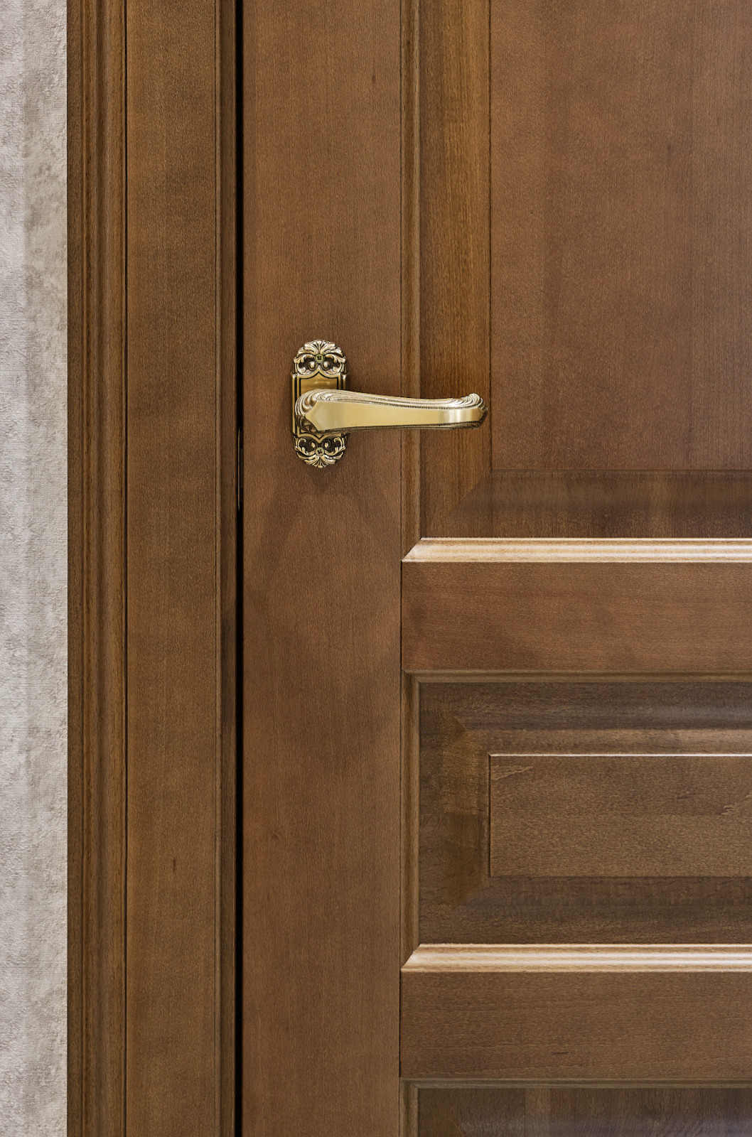 Модели Стимул и Премьер в отделке Ольха Орех