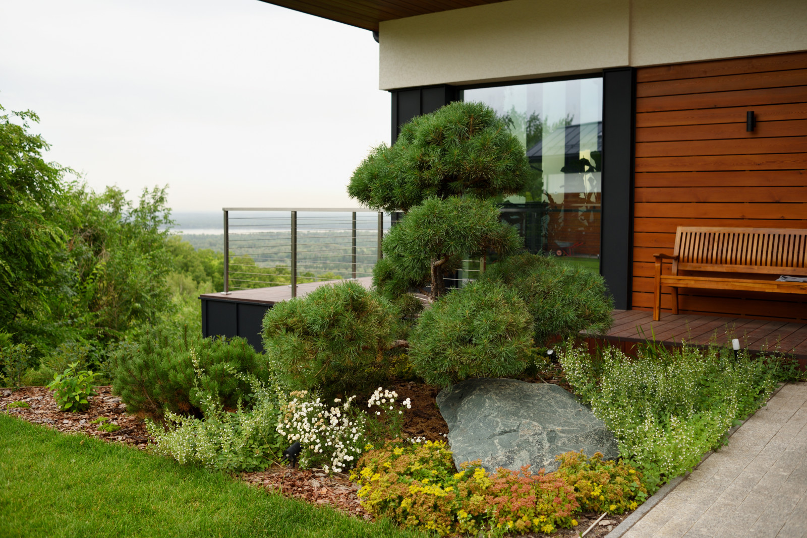 Сад с видом на Волгу