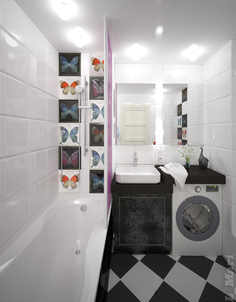 Черно-белый санузел с бабочками