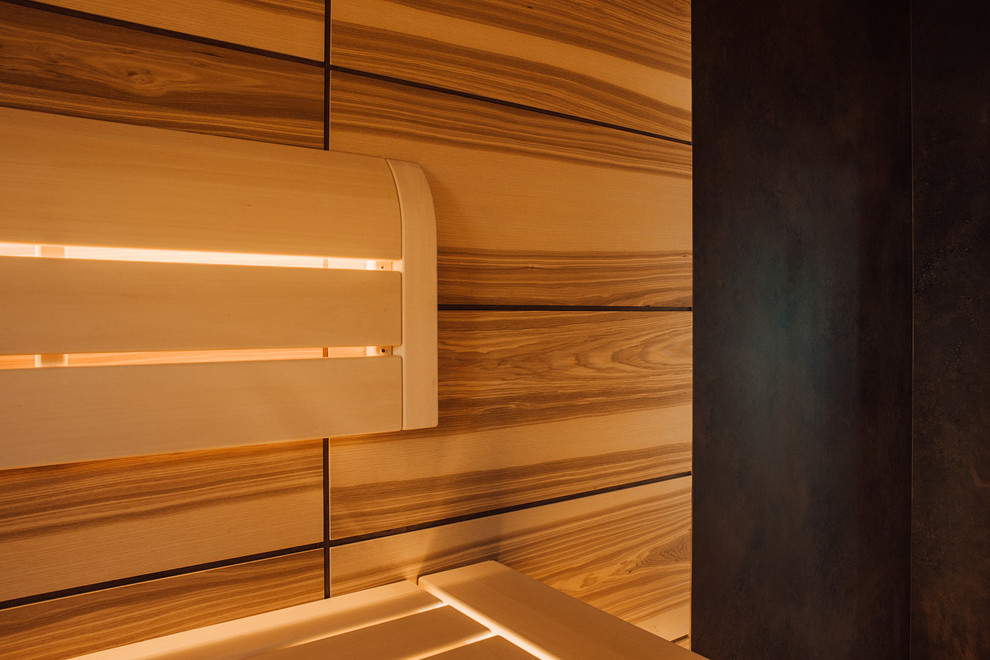 Подспинник в парилке.