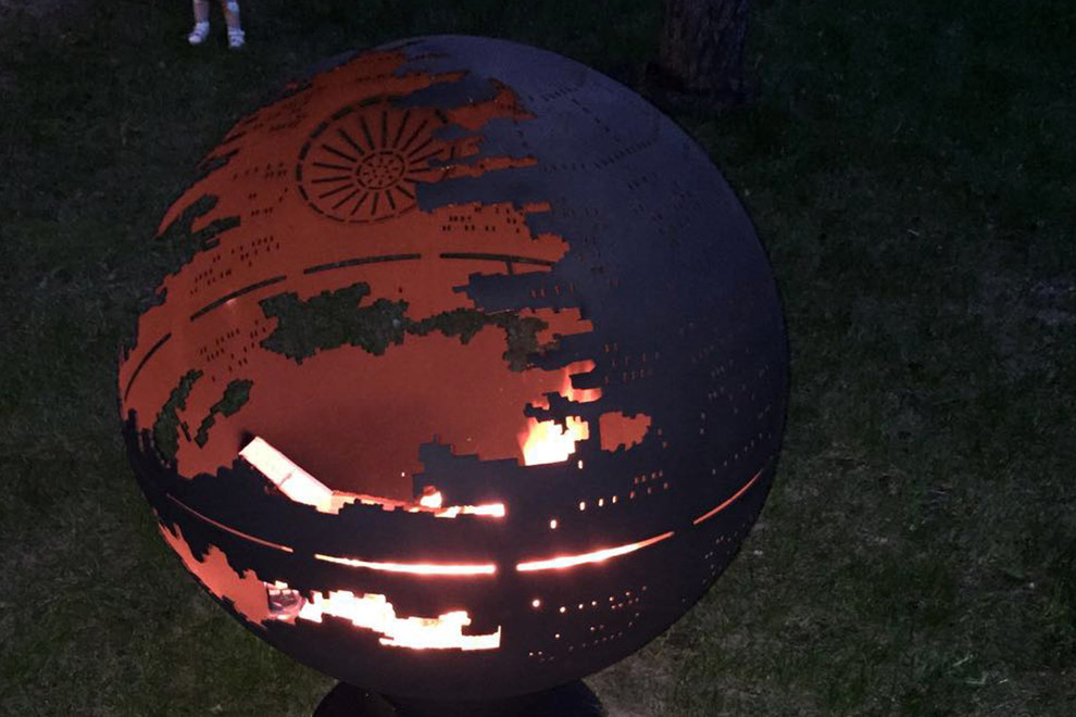 Уличный очаг "Звезда смерти"