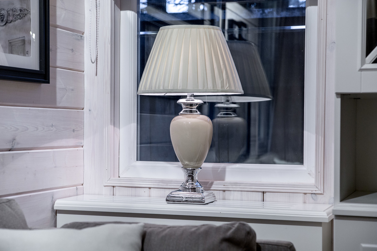 Обложка проекта: Алмазная грань в окнах гостинной.