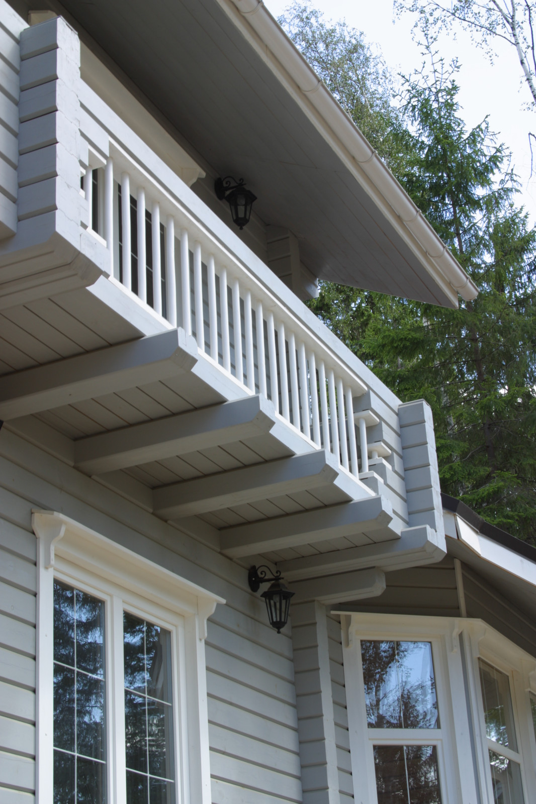 Деревянные окна в домах из клееного бруса