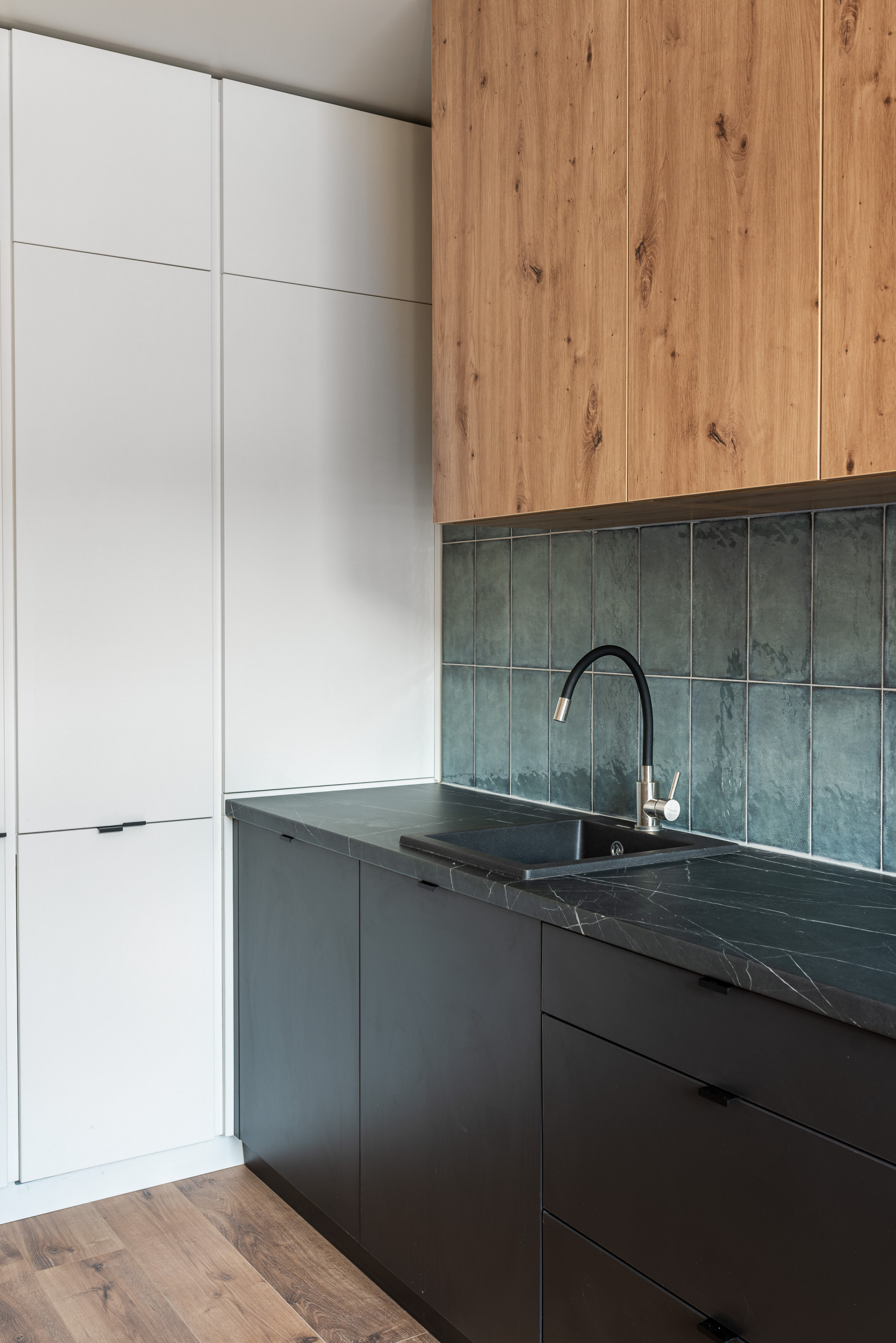 Проект недели: Кухня 12 кв. м. с газовой колонкой [найдите ее]