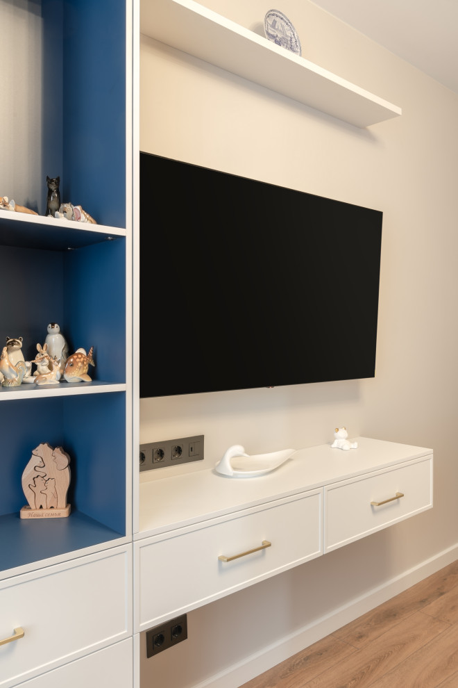 Стеллажи, открытые шкафы, полки с подветкой