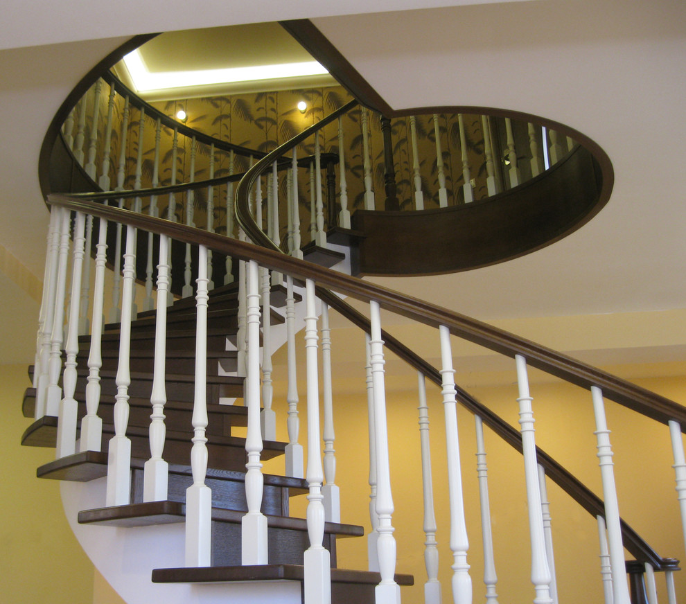 Лестница в городском коттедже