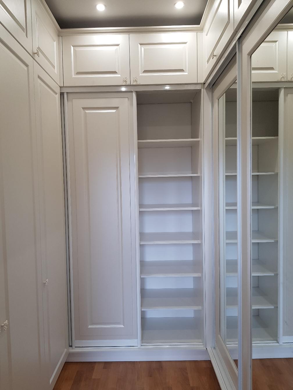 Обложка проекта: Гардеробная в частном доме.